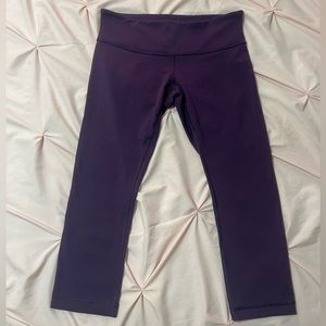 Lululemon Athletica Cropped Dark Purple Leggings, Size 8